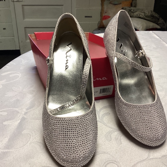 NINA SIZE 5/1/2 silver SPARKLE KITTEN HEELS. LIKE NEW. RARE ONES - Picture 1 of 6